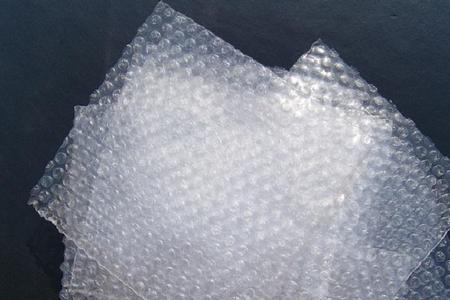 气泡膜中白色粉末是什么原因