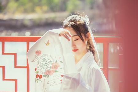 泼辣是什么意思啊