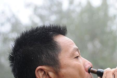 吹唢呐小指按不到孔怎么办呀