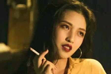 形容一个女生，不羁是什么意思