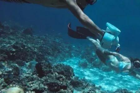 浮潜是指在水中潜入多少米