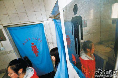 女生进男厕所犯不犯法