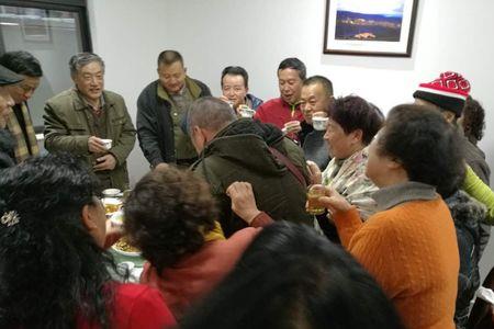 举杯畅饮七律诗