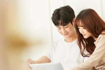 女孩子说的男生主动是啥意思
