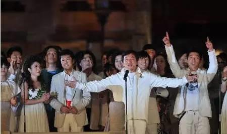 北京欢迎你周华健后面是谁