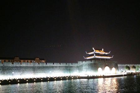 苏州站对面的城楼四个什么字
