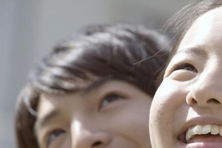 男生对你傻笑是什么意思