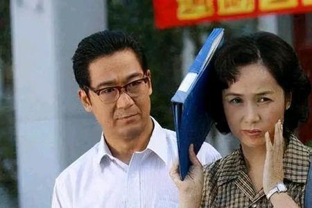 金婚里扮演佟志母亲的演员是谁