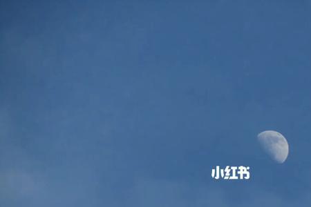 有月亮下雨合理吗