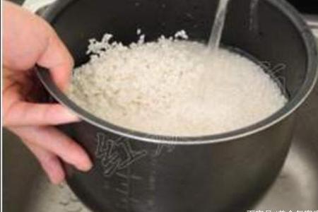 煮过的米饭怎么变黄了