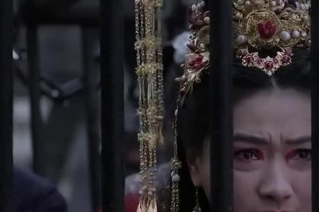 南枯月漓为什么脸上划刀