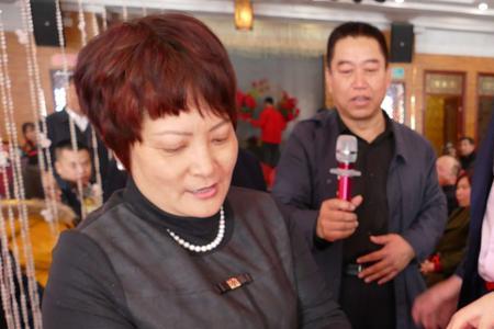 备此薄礼略表心意的意思