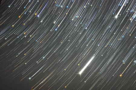 让灿烂的星星眨着眼是什么意思