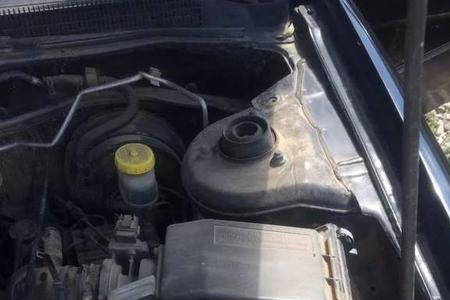 蓝鸟换完电瓶挂不上档什么原因
