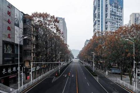 形容城市街道无人冷清的诗句