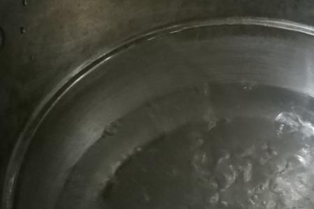 热水沸腾什么意思