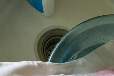 白蕾丝被染色怎么恢复原色
