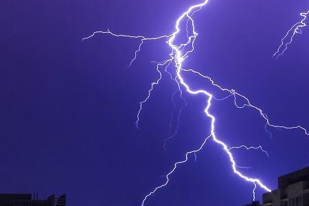 雷电能产生多少瓦电