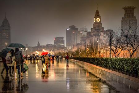 雨夜的浪漫歌词是什么意思