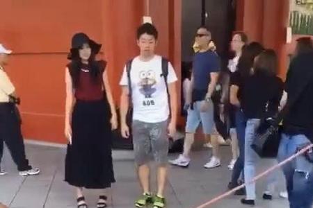 人牵着不走鬼牵着乱转啥意思