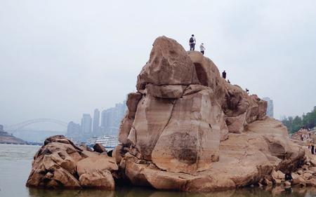 重庆海边的大石头是干嘛的