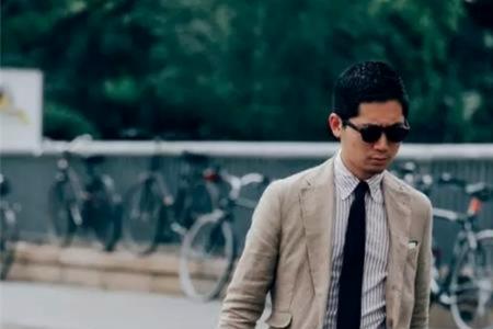 40岁男人穿卡其色还是藏蓝色好看