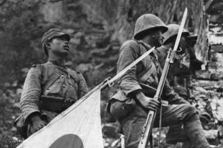 东屋住满了鬼子兵主要内容50字
