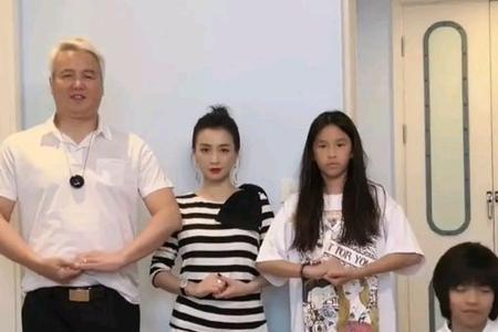 大家庭袁小刚是谁的儿子