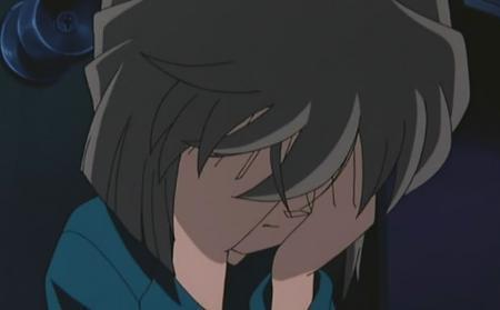 哪一集中柯南为了灰原而受伤