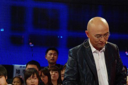 非诚勿扰光头评委叫什么