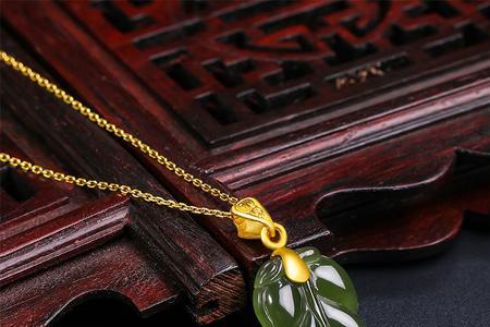 请问玉可以和金一起带吗