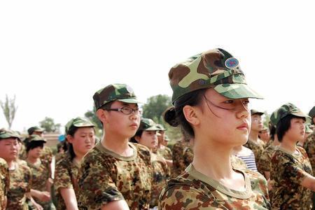 女儿军训结束获奖怎么发朋友圈