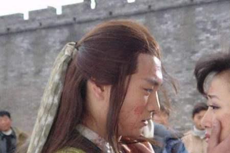 郭破虏和郭襄是双胞胎吗