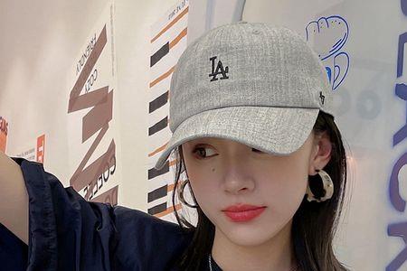 mlb帽子女生戴大标和小标哪个好看