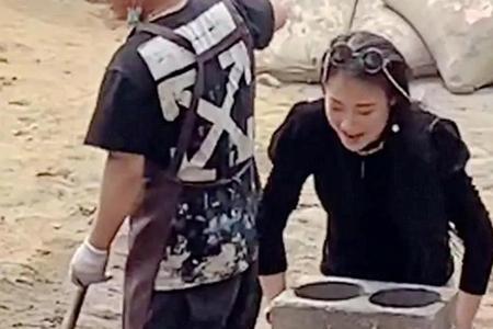 女生忙着搬砖怎么回复