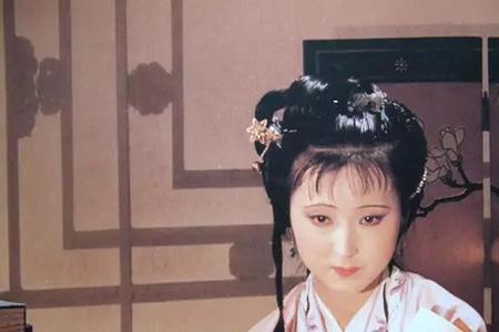 探春的居所特点