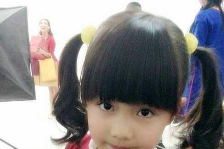 小女孩马尾太长怎么自己剪