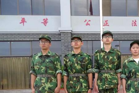 军训标兵怎么选出来的