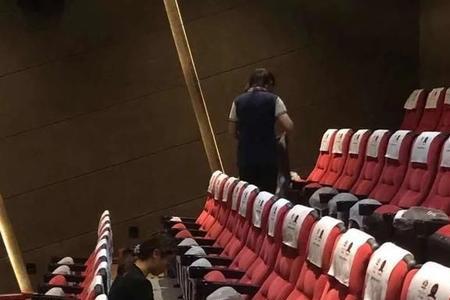 进电影院感觉很闷如何解决