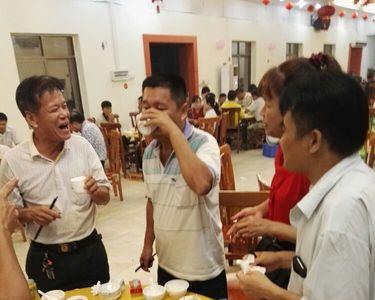升学宴本人如何挨个敬酒