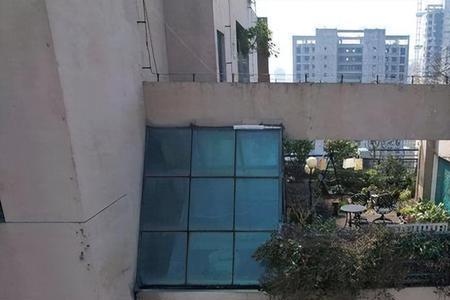 为什么顶楼潮气大