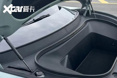阿维塔11副驾驶有电动门吗