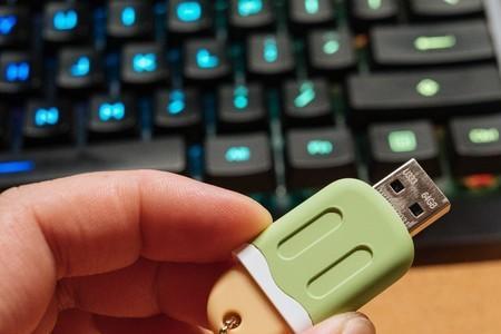 usb30u盘插在电脑上读不出来