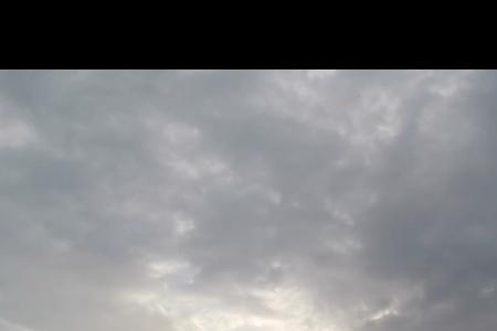 清早天空中布满了乌云扩句