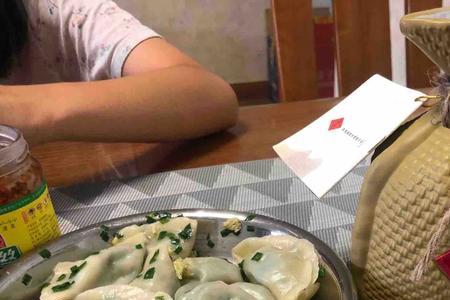 饺子配酒越吃越有下句