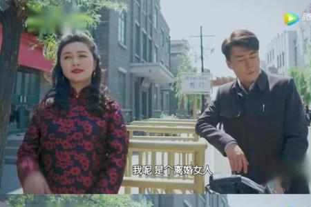 正阳门下小女人静理拿出邮票