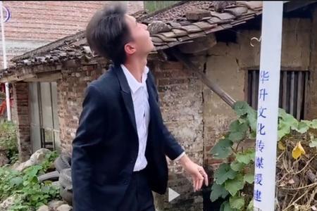 许华升自己写了几首歌