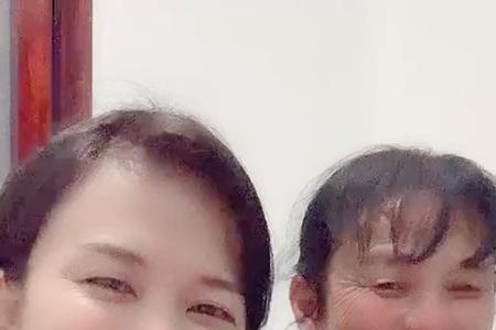 跟妈妈合拍人家说幸福咋回复