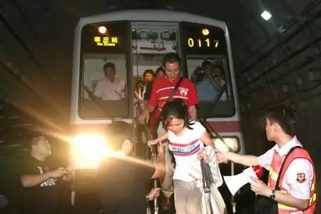 地铁逃生听不到队友说话怎么办