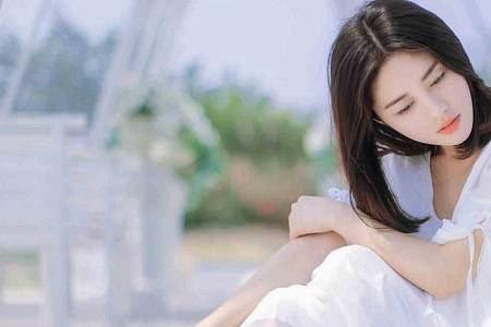 女人晚上主动找你聊天正常吗
